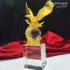 Cúp lưu niệm chim đại bàng