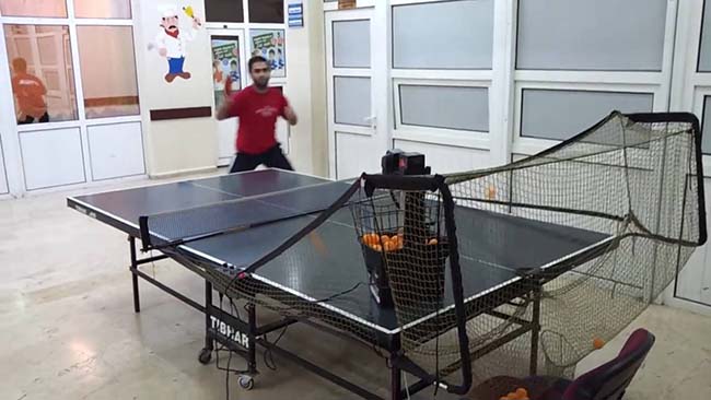 Máy bắn bóng bàn Robo-Pong 2040